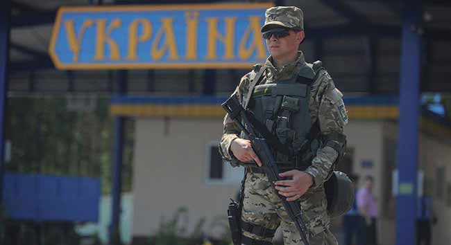 Украинский пограничник на службе