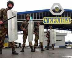Украинские военные на границе