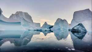 Крижана вода, яка розтанула в Гренландії за один вихідний, заповнила б понад 7 мільйонів олімпійських басейнів