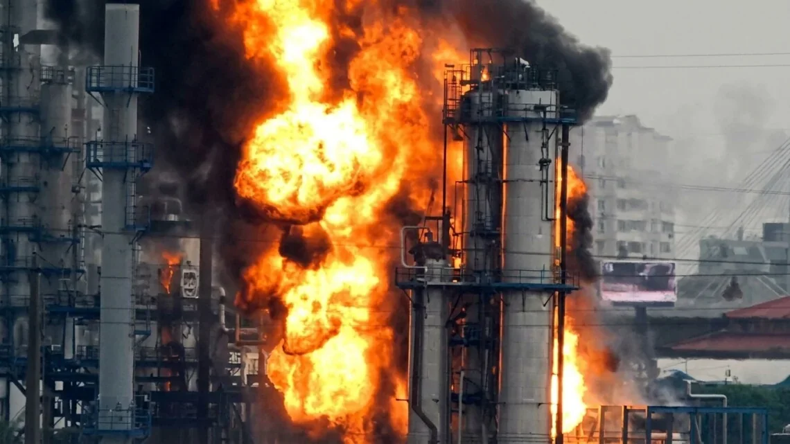 Пожежа на НПЗ Газпром нефтехім Салават у Башкортостані після атаки дронів СБУ