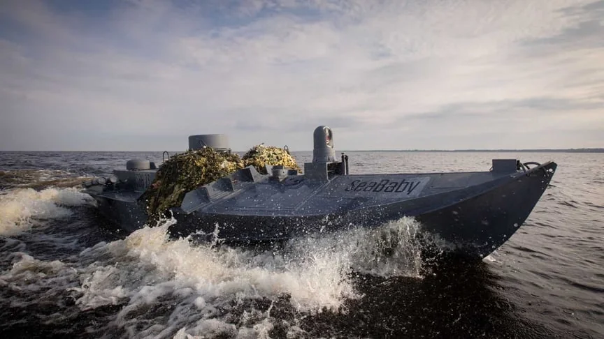 Український морський дрон Sea Baby атакує російські судна в Чорному морі