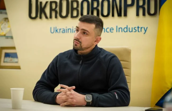 Герман Сметанін у кабінеті Укроборонпрому з прапором України