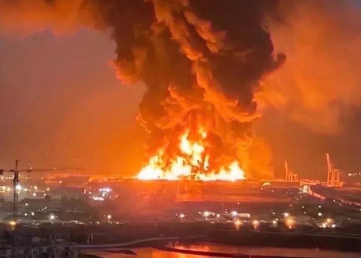 Пожар на LNG-комплексе Ras Laffan после атаки в Ормузском проливе