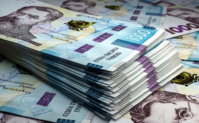 Стоси банкнот по 1000 гривень як митні платежі до бюджету
