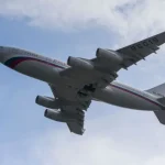 Літак російських олігархів вилітає за кордон через страх конфіскацій