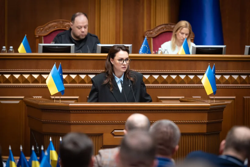 Юлія Свириденко виступає у Верховній Раді під час голосування за відставку уряду