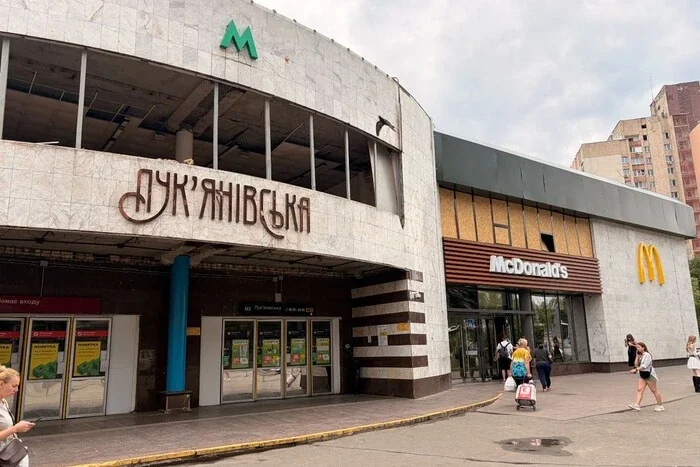 Станція метро «Лукʼянівська» відновила роботу після обстрілу