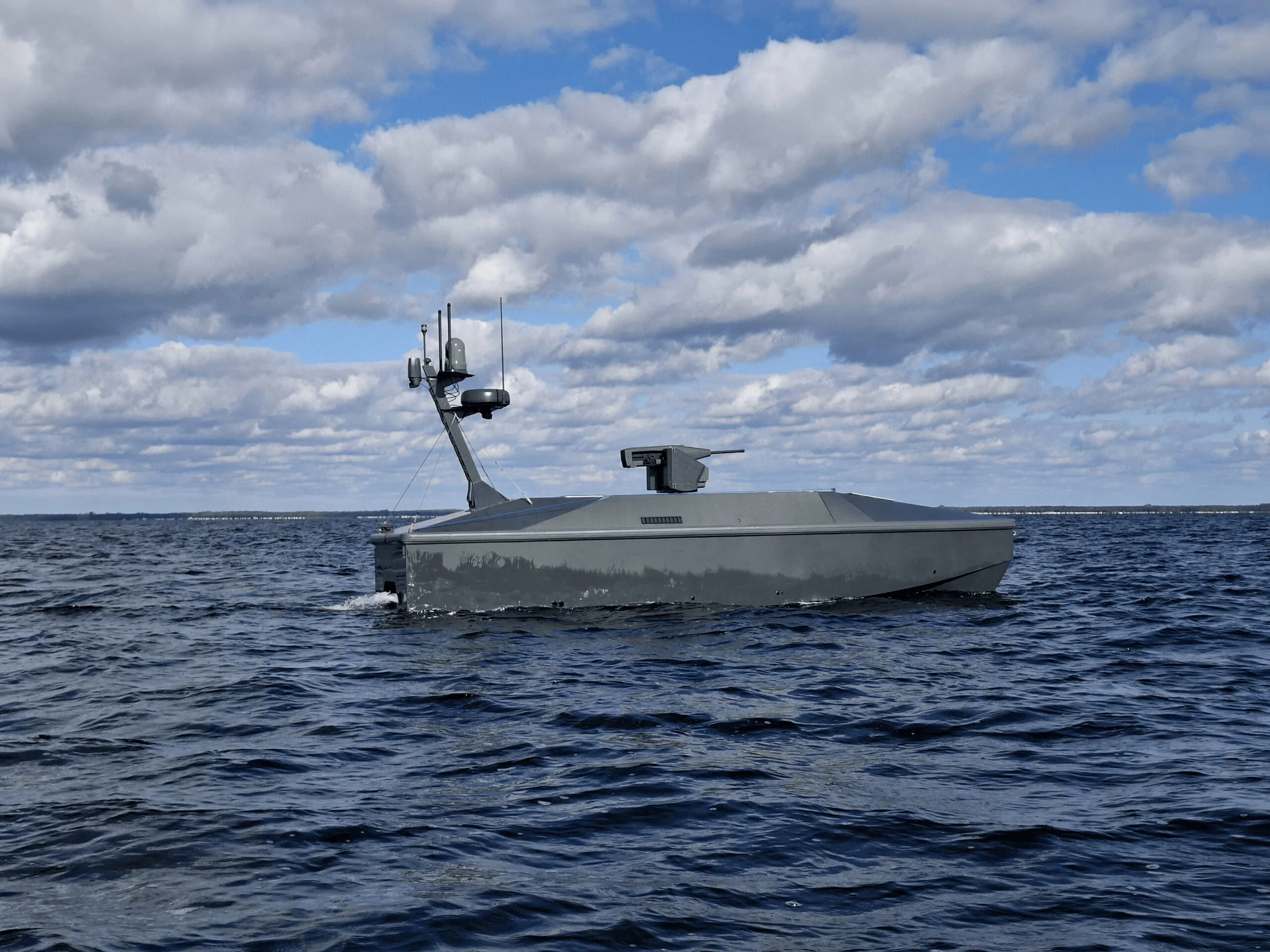 Український морський дрон на хвилях Азовського моря
