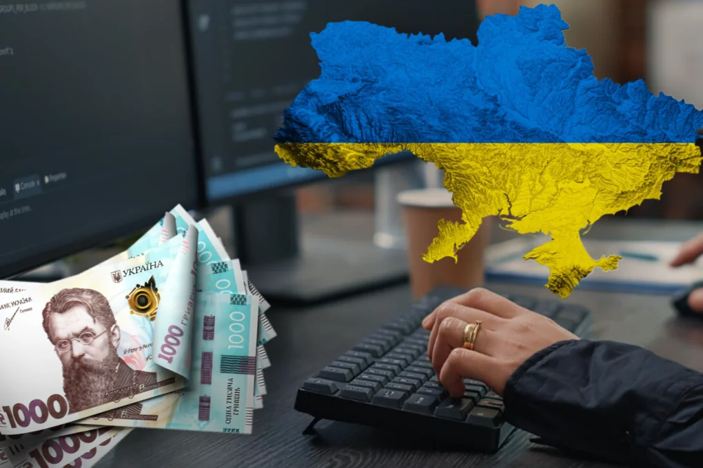 Зарплати IT-розробників України: гривневі банкноти на тлі мапи та клавіатури