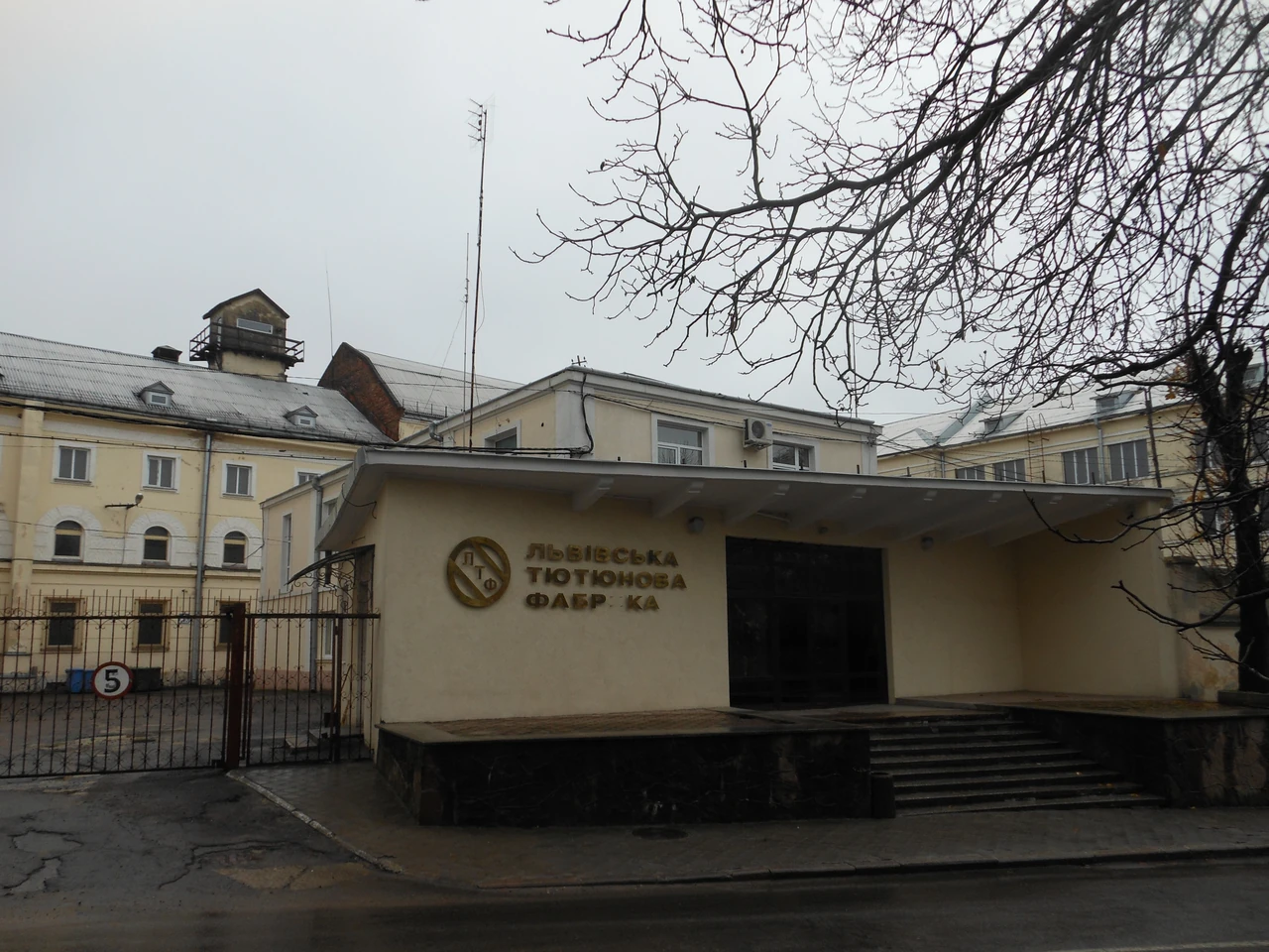 Винниківська тютюнова фабрика: від замку до сучасного гіганта